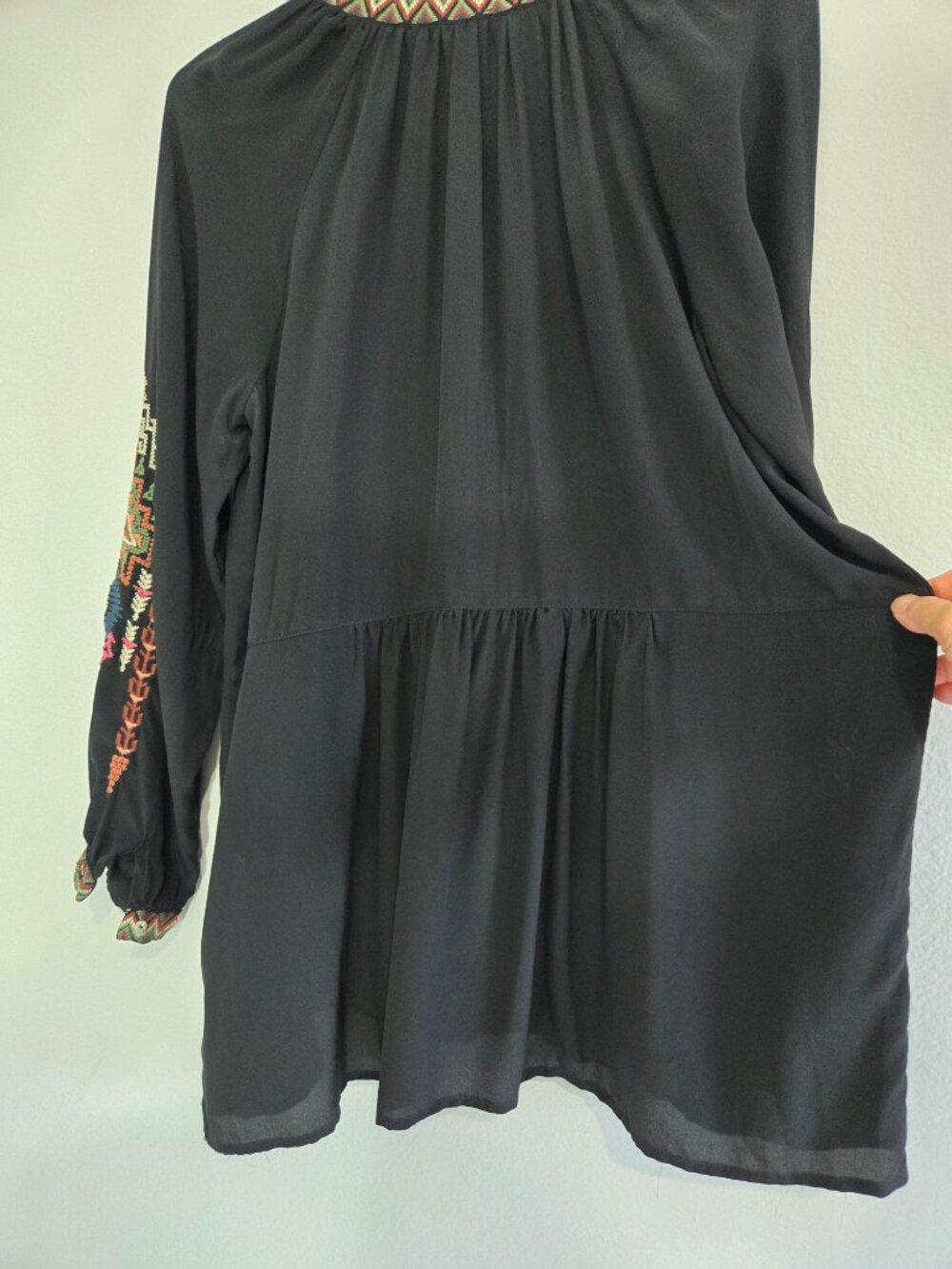 Johnny Was Workshop Embroidered 100% Silk Tunic Boho blouse size Small Black - Picture 12 of 16